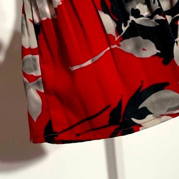 East 5th red and white floral blouse with bell sleeves
Petite Large - Picture 3 of 3